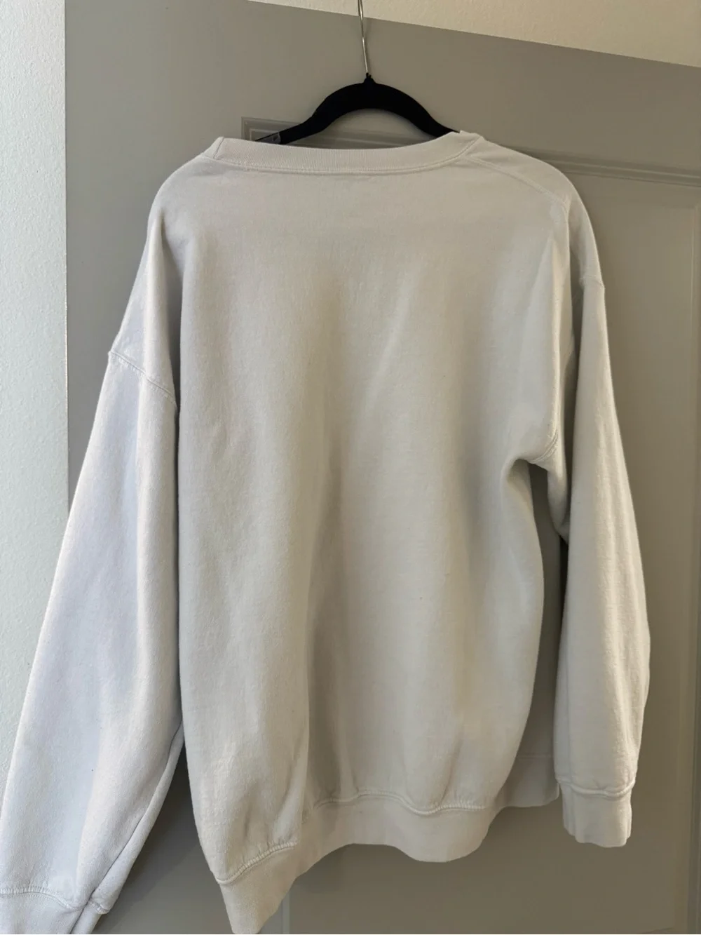 PacSun White Crewneck Sweatshirt with Bunny and Bookstack Art